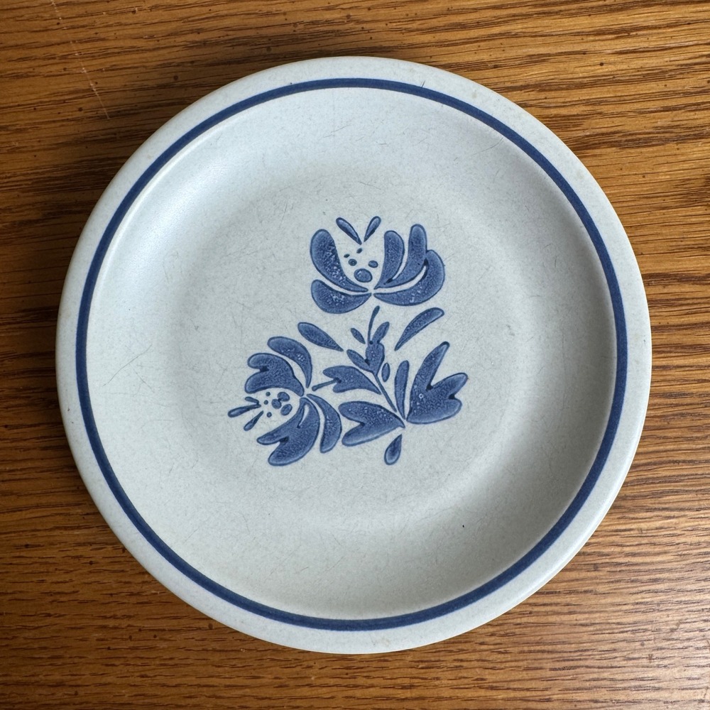 Pfaltzgraff‎ Yorktowne Blue Floral Plate Round Ceramic Vintage